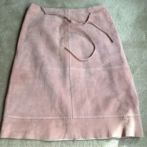 Genuine Leather dusty pink suede knee length skirt.  Sz 8, see measurements